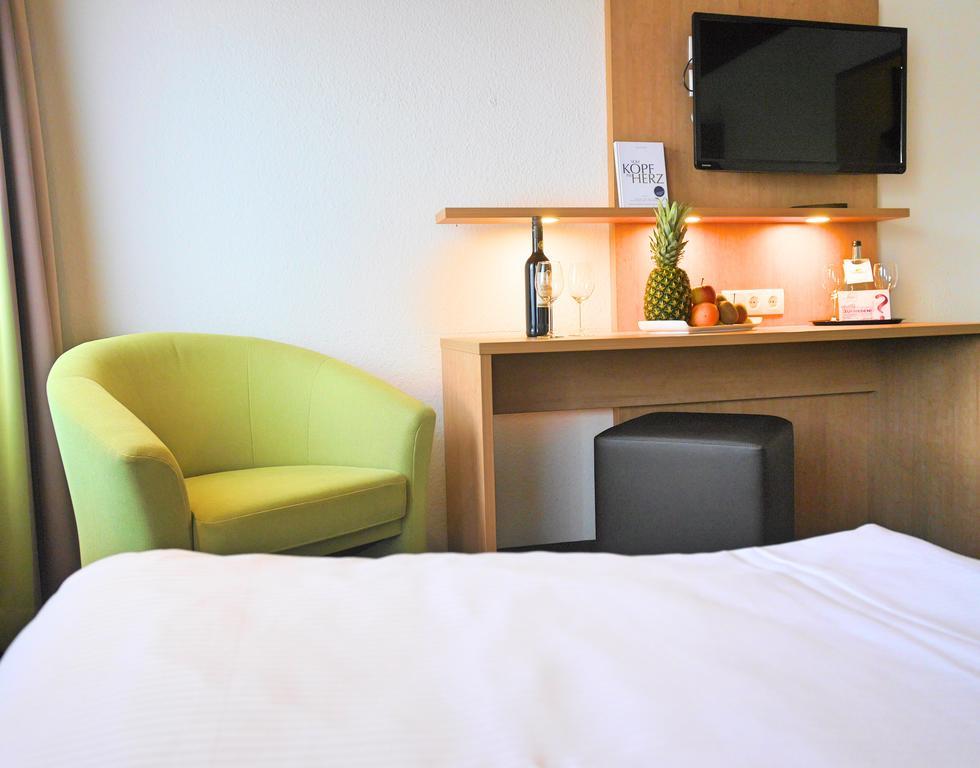 Hotel Landgasthof Blume Lichtenau  Bagian luar foto