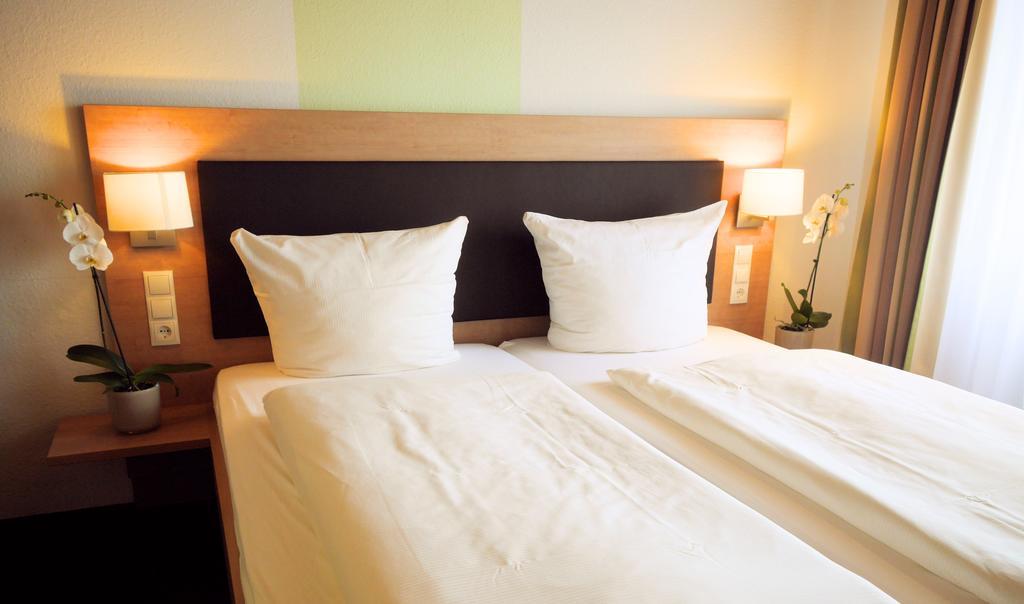 Hotel Landgasthof Blume Lichtenau  Bagian luar foto