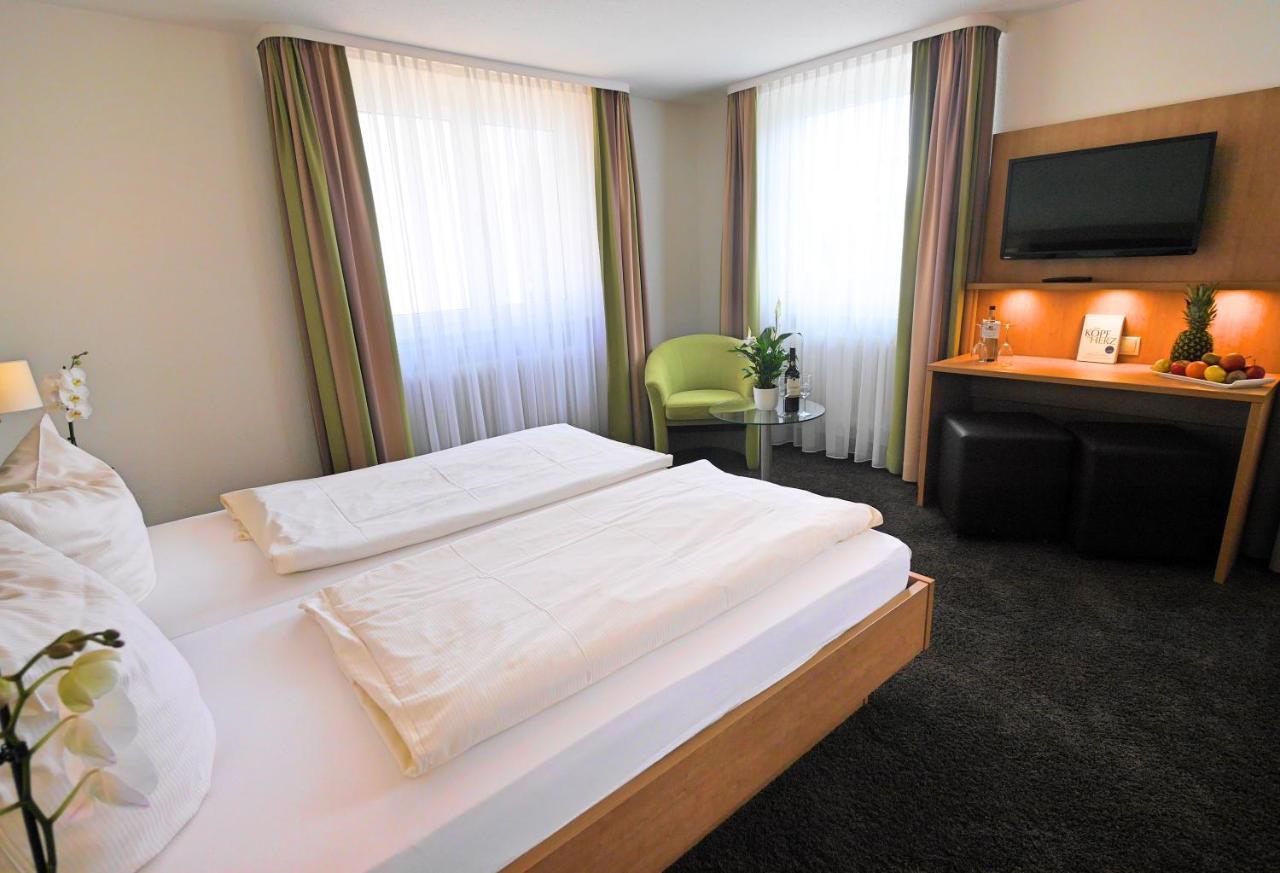Hotel Landgasthof Blume Lichtenau  Bagian luar foto